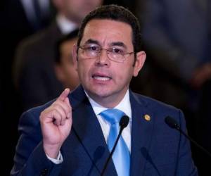 Morales, un excómico de televisión, entregará la tarde del martes la presidencia al médico derechista Alejandro Giammattei. AP.