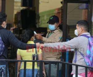 La población autorizada para salir solo lo podrá hacer entre las 7:00 de la mañana y 5:00 de la tarde. Foto: David Romero/EL HERALDO