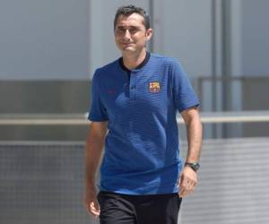 El técnico del Barcelona Ernesto Valverde dirigió su primer entrenamiento con la plantilla completa (Foto: Agencia AFP)