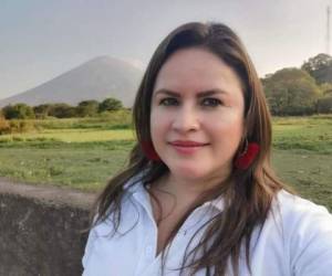 Dina Argueta señaló que muchos salvadoreños siguen esperando por ser inmunizados contra la covid-19. FOTO CORTESÍA: Twitter