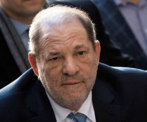 El productor de cine caído Harvey Weinstein, sentenciado a 23 años de prisión por violación y agresión sexual, fue transferido a una cárcel al norte de la ciudad de Nueva York. Foto: Agencia AFP.