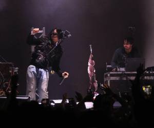 Una puesta en escena híbrida entre show musical y rodaje audiovisual ofreció Latin Mafia en su visita a la capital de Honduras.