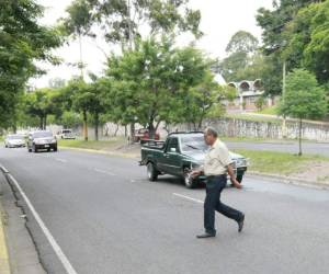 En esta zona frente a Teletón se instalará uno de los nuevos puentes peatonales, según el plan de la comuna.