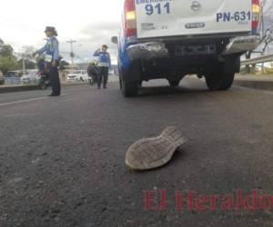 Al parecer se trataría de una persona que recolectaba reciclables pues cerca del cuerpo quedó una bolsa llena de botellas plásticas. (Foto: Estalin Irías)