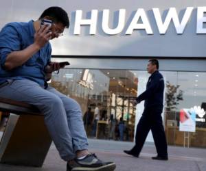 Google es la creadora de los software Android y los servicios de Google Play bajo los que se ha construido el negocio de móviles de Huawei. FOTO: AP