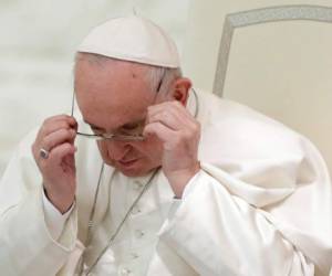 El Pontífice protagonizó un polémico gesto en su visita al Santuario de Loreto. Foto AP