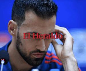 El centrocampista español Sergio Busquets da una conferencia de prensa en el Estadio Mirniy en Kaliningrado la víspera de su partido de fútbol del Grupo B de la Copa Mundial 2018 contra Marruecos.