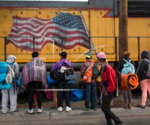 Integrantes de la caravana de migrantes centroamericanos que tratan de llegar a Estados Unidos se aprestan a partir de Mexicali, México, martes 20 de noviembre de 2018. Foto: EL HERALDO/AP.