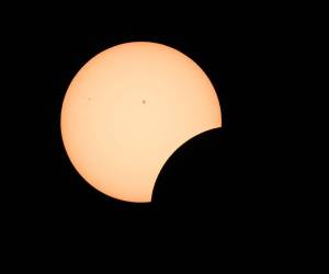 La NASA anunció que ocurrirá un eclipse solar anular y otro eclipse lunar parcial este año.