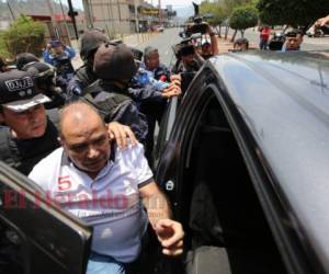 El periodista David Romero fue capturado el mediodía de este jueves dentro de las instalaciones de Radio Globo. El comunicador permanecía refugiado en el edificio desde el martes 26 de marzo. Fotos: David Romero/El Heraldo.