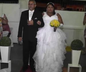 DJ ni la dejó llegar al altar para jugarle una mala pasada con la música.