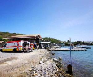 Las personas afectadas fueron llevadas al hospital público de Roatán. Foto: EL HERALDO