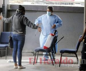 En los centros de triaje se está atendiendo a la población que se contagió en las elecciones primarias y pronostican que viene lo peor. Foto EL HERALDO