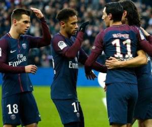 El marfileño Jean-Eudes Aholou adelantó al Estrasburgo en el minuto 6, pero luego llegó el festival local, con goles de Draxler, Neymar y Di María. Foto: Agencia AFP