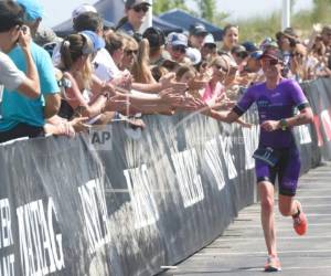 El anuncio de la cancelación se emitió el jueves por la noche, luego que el Servicio Meteorológico Nacional emitió una advertencia por calor excesivo. Foto: AP.