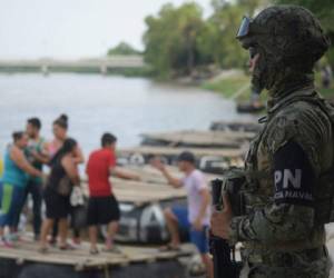 México envió a integrantes de la Guardia Nacional a la frontera sur con Guatemala para intentar reducir la migración irregular. Foto: Agencia AP