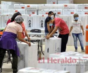 El CNE cree que es inviable que haya 14 miembros propietarios y suplentes en las mesas electorales. Foto: El Heraldo