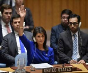 La embajadora estadounidense en la ONU, Nikki Haley, durante una reunión del Consejo de Seguridad, el 14 de abril de 2018, en Nueva York. Foto AFP