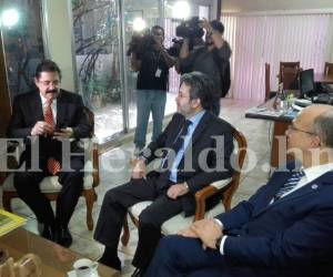 El líder político de Libertad y Refundación se reunió con el portavoz de la Maccih, Juan Jiménez Mayor en la sede de la Organización de Estados Americanos, foto: Mario Urrutia/El Heraldo.