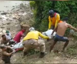 De acuerdo con el relato de los familiares del menor, el hecho ocurrió hace cinco días, cuando el pequeño intentó cruzar el río.