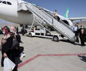 Un segundo vuelo salió de la ciudad nororiental de Mashhad hacia Kabul.