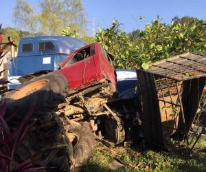 En el aparatoso accidente resultaron con severos daños todos los vehículos implicados en la colisión.