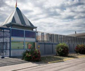 Al ser detenidos los inmigrantes irregulares son llevados a los Centros de Internamiento de Extranjeros para ser deportados.