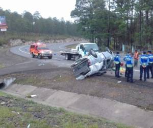 Las unidades de rescate llevaron a las personas heridas hasta el centro asistencial.