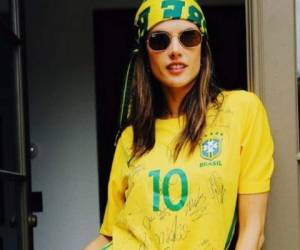 La “Canarihna” dejó fuera del Mundial a México y Alessandra Ambrosio festejó. Foto cortesía Instagram