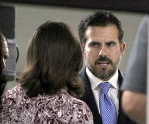 El gobernador de Puerto Rico, Ricardo Rossello, se reúne con los alcaldes de su fiesta en el Centro Cultural Yolanda Guerrero en Guaynabo, Puerto Rico. Foto: Agencia AP.