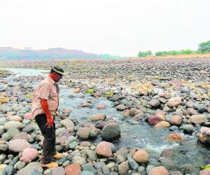 El personal de Aguas de Choluteca realiza supervisiones constantes de los niveles del río Grande para tomar acciones.