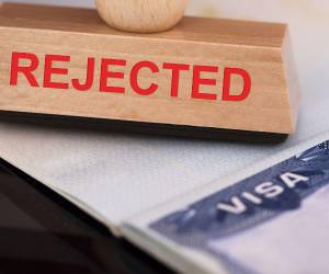 Como parte de una nueva medida, el gobierno de Donald Trump ordenó que las autoridades de inmigración consideren no otorgar la visa de inmigrante a extranjeros con problemas de salud, como obesidad, diabetes u otras condiciones, incluso, por edad avanzada. ¿Por qué razón?