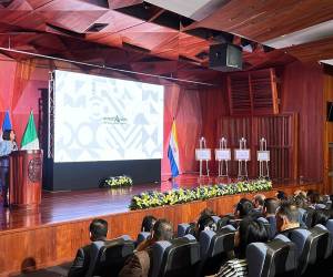 Las autoridades de la Universidad Nacional Autónoma de Honduras (UNAH), recibieron las acreditaciones internacionales de cuatro programas académicos que se han destacado en la máxima casa de estudios.