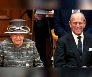 El duque de Edimburgo y la reina Isabel tiene 73 años de matrimonio. Foto: AFP