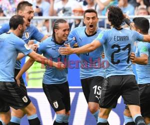 Disparo de Laxalt desde fuera del área tras un tiro de esquina que lo desvió Cheryshev, deja a Uruguay con el 2-0 contra Rusia. Foto:AFP