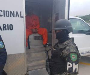 Un carro del Instituto Nacional Penitenciario trasladó a los reos a El Pozo I.