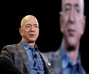 Bezos será sustituido por Andy Jassy, quien dirige el negocio de la nube de Amazon. Foto AFP