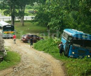 Así quedó el autobús en el que viajaban los jugadores del CD Vida hacia El Progreso, Yoro. (Foto: Neptalí Romero / Grupo Opsa)