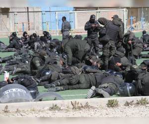 La Policía intenta mantener el orden en medio de protestas que ya han dejado varios muertos.