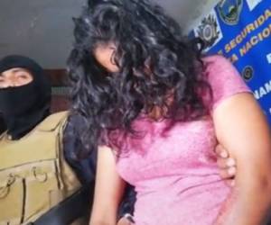 La mujer fue detenida por la Fuerza Nacional Antimaras y Pandillas en Puerto Cortés.