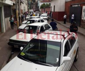 La dirigencia de taxis convocó a los conductores a las 10:00 de la mañana.