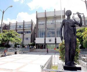 El servicio se comprometió por un monto de 36,010,063.51 millones de lempiras por cada período y por el término de dos años, es decir 2018-2019 y 2019-2020, respectivamente.