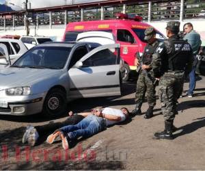 Los hombres detenidos se conducían a bordo de este vehículo turismo. Foto Johny Magallanes