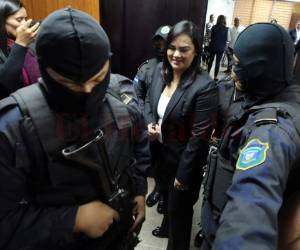 La ex primera dama Rosa Elena Bonilla llegó sonriente a los tribunales para su juicio. Foto David Romero|EL HERALDO