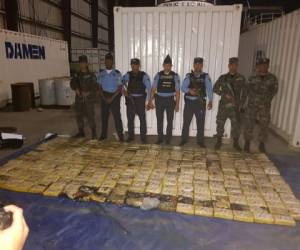 Unos 319 kilos de cocaína fueron encontrados en la embarcación durante inspección en Puerto Cortés.