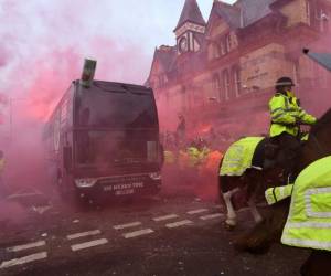 Así se veía el autobús del Manchester City. (AFP)