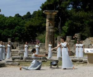 La llama recorrerá Grecia durante seis días antes de entregarse el 27 de abril a las autoridades brasileñas en Atenas.