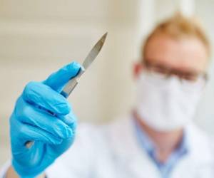 De acuerdo a Mediapart, el reputado cirujano ortopédico Emmanuel Masmejean, puso a subasta en OpenSea. Foto de referencia: Canva