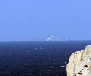 Autoridades iraníes denuncian que el bloqueo marítimo de EE. UU. a sus puertos viola el alto el fuego y el derecho internacional.