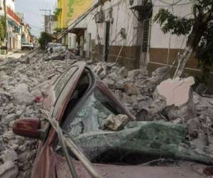 Los equipos de emergencia se esfuerzan por rescatar a las personas atrapadas en los edificios derrumbados en Ciudad de México tras el terremoto de magnitud 7.1 Fotos AFP